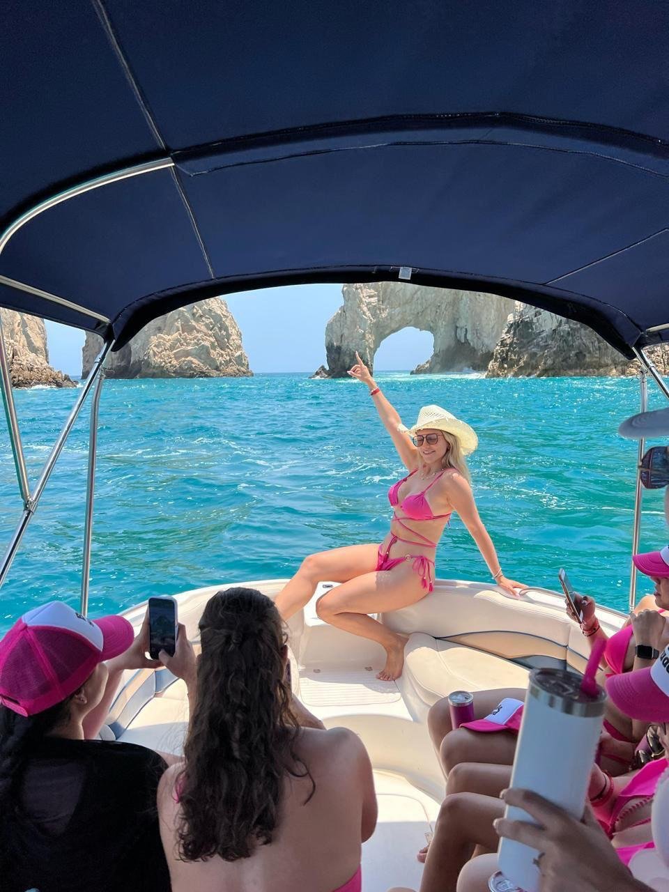 Pasajeros navegando en Cabo Life